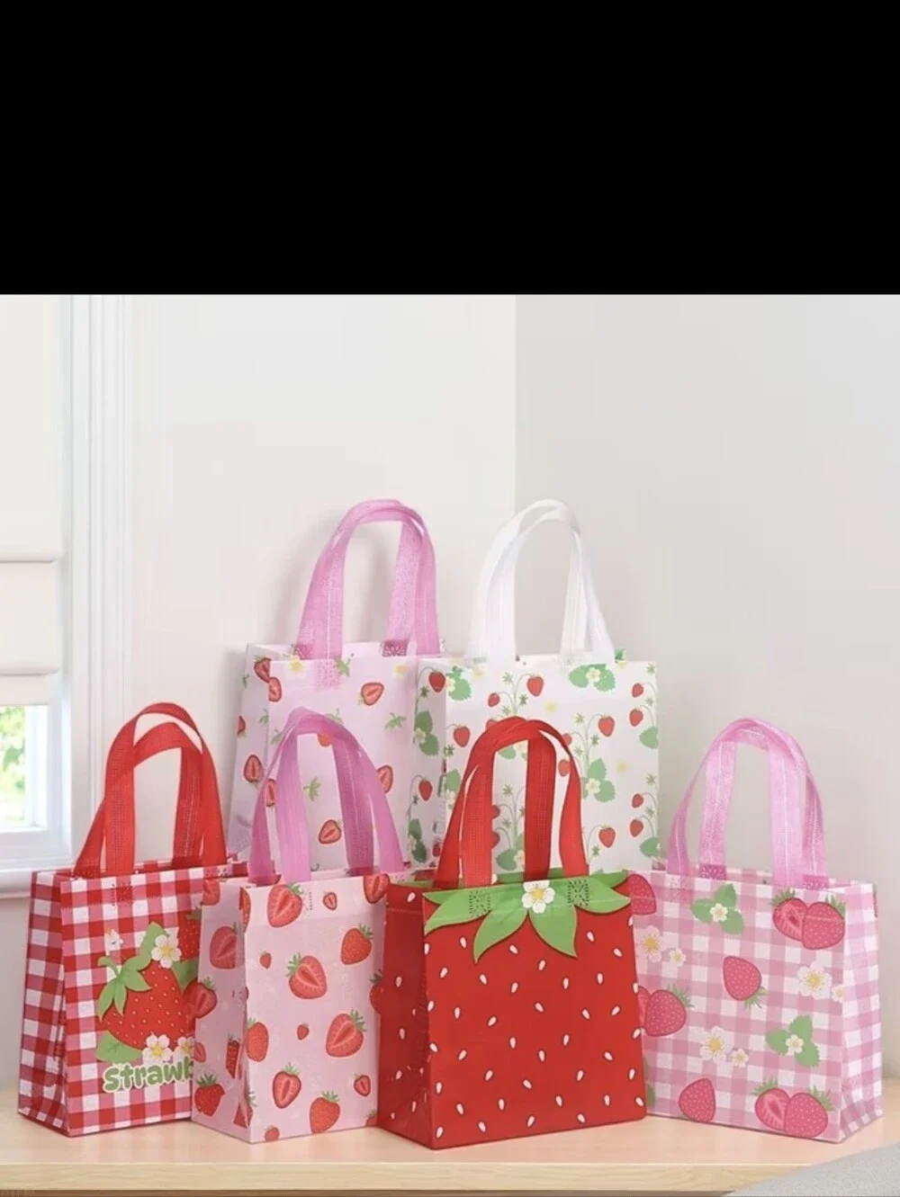 Strawberry 🍓 Decor Gift Bags 6pk NEW